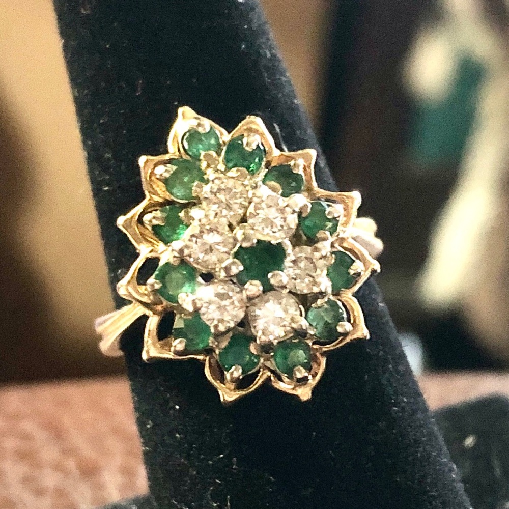 2.00 ctw Emerald and Diamond cluster ring, 14kt yellow gold.